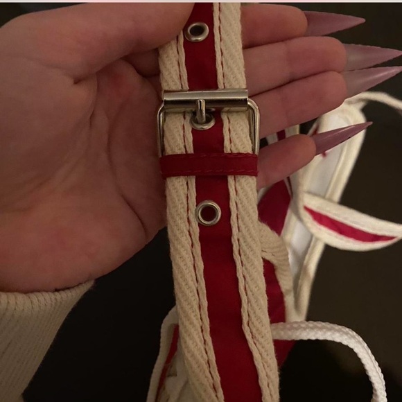 Red and white shoulder bag with adjustable strap
Brand is “first 101 kiss” - Picture 4 of 4